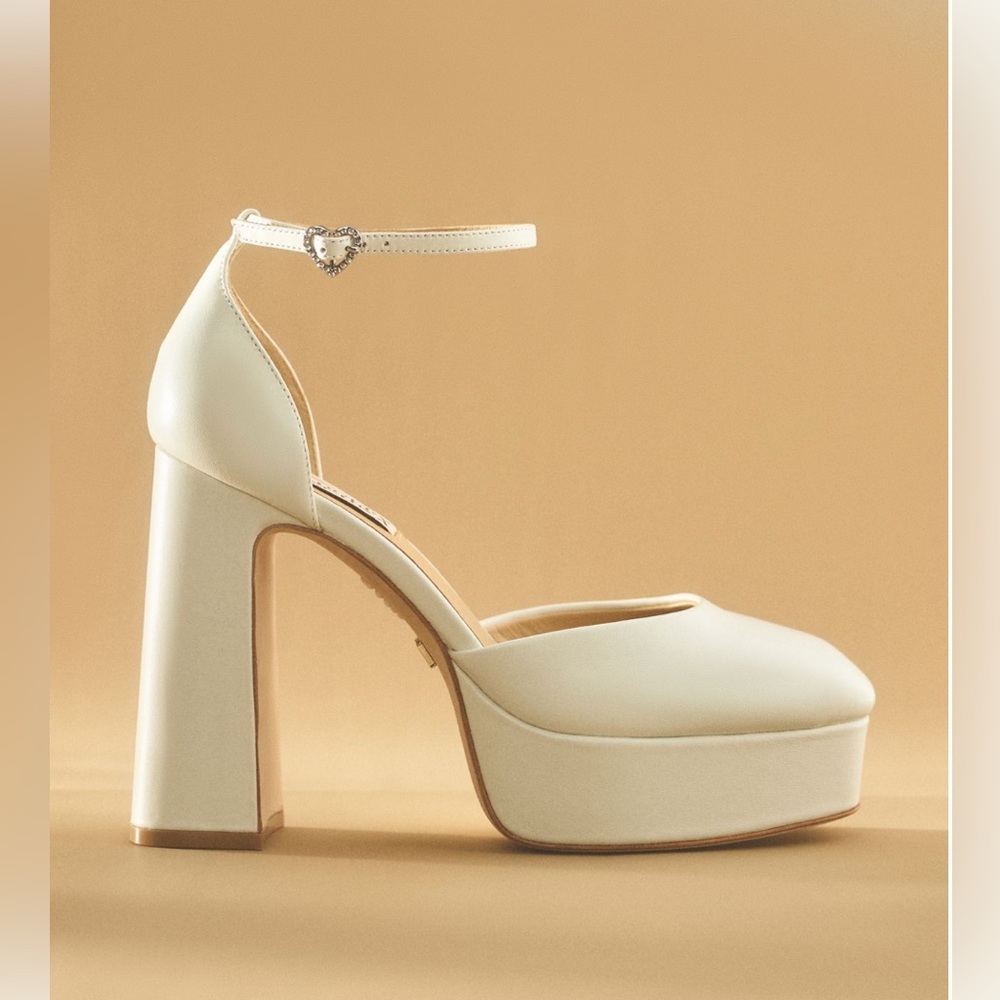 Badgley Mischka Jayda II Platform Pumps heart
